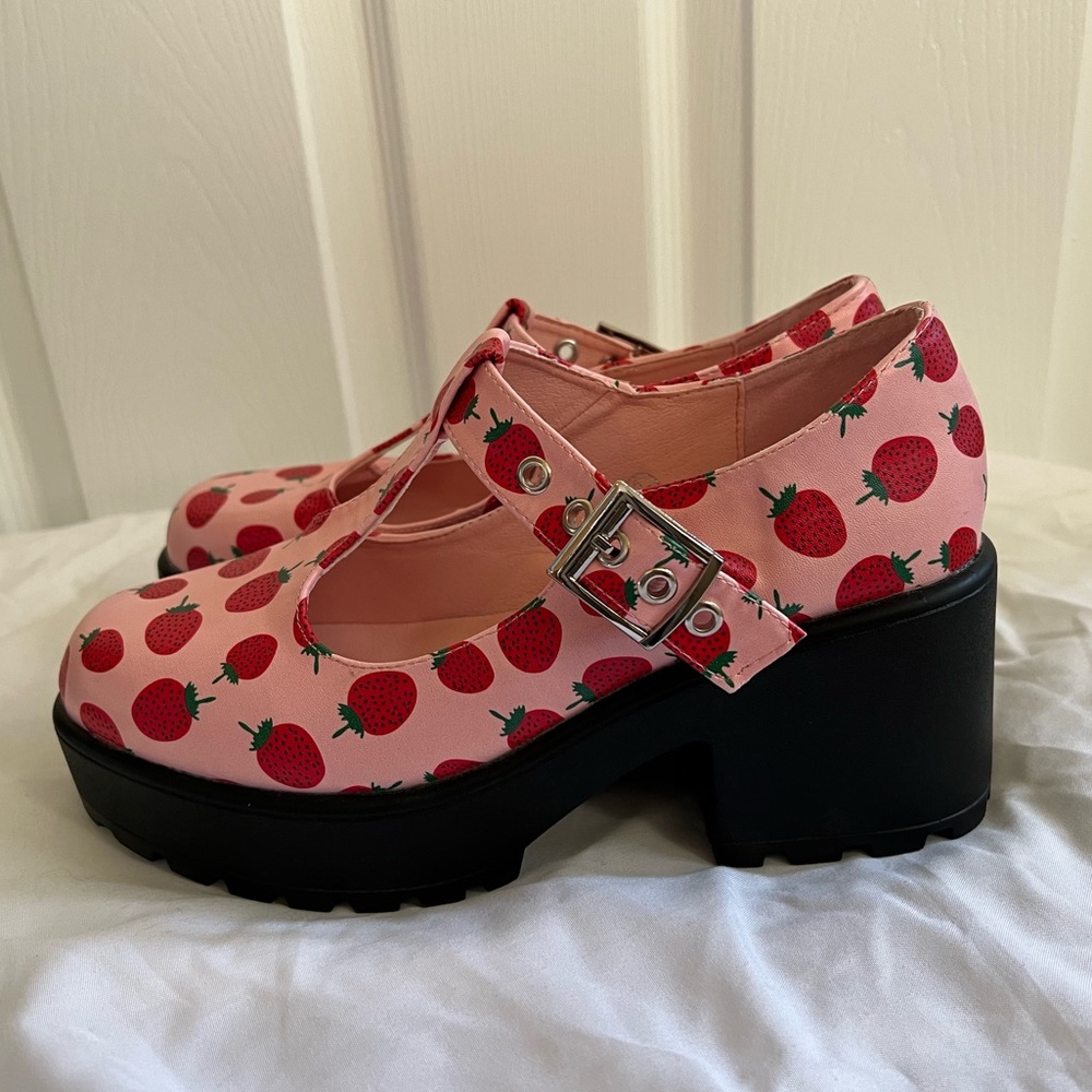 Koi Footwear Size 7 Strawberry Mary Janes